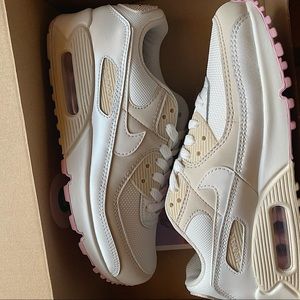Nike Air Max 90. Size 7.5. Summit white